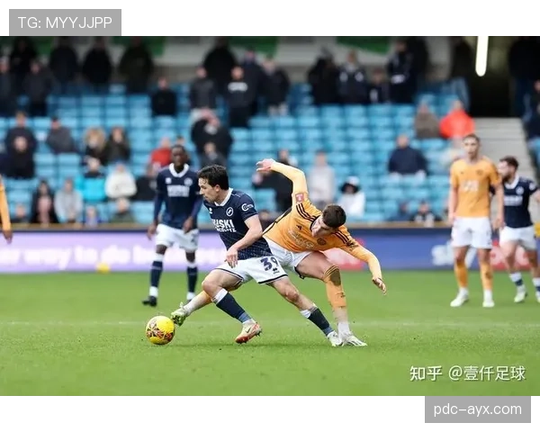 阿什拉夫门德斯防线协同作战,助力球队稳守反击新高度 阿什拉夫门德斯防线协同作战,助力球队稳守反击新高度