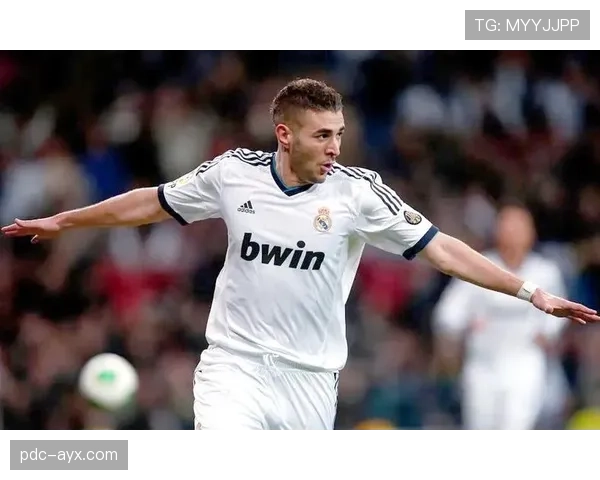 本泽马与苏亚雷斯：技术型中锋的两种极致路径解析