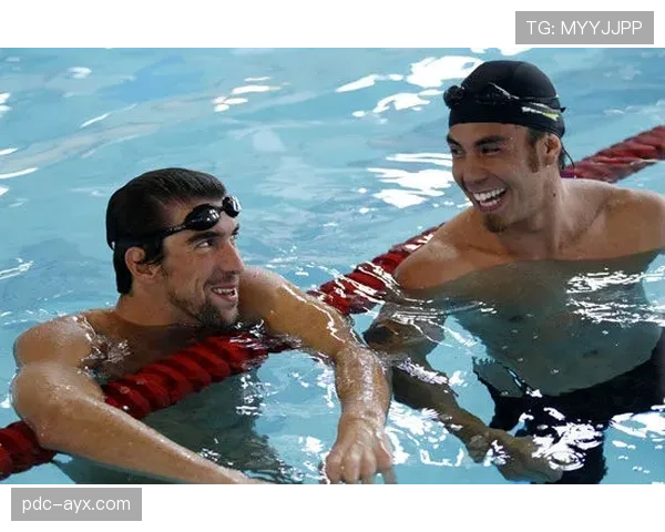 瑞安·洛赫特泳池边豪掷千万，打个水花比普通人年薪还多感人吗？